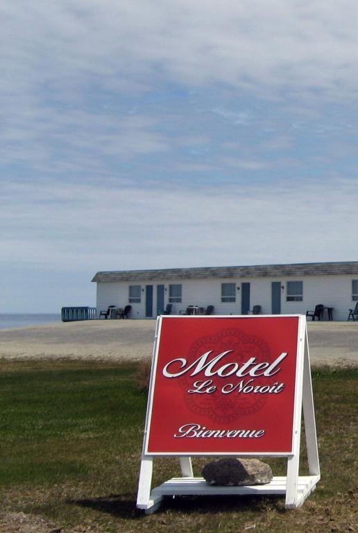 Motel Le Noroit L'Anse-au-Griffon Exterior photo