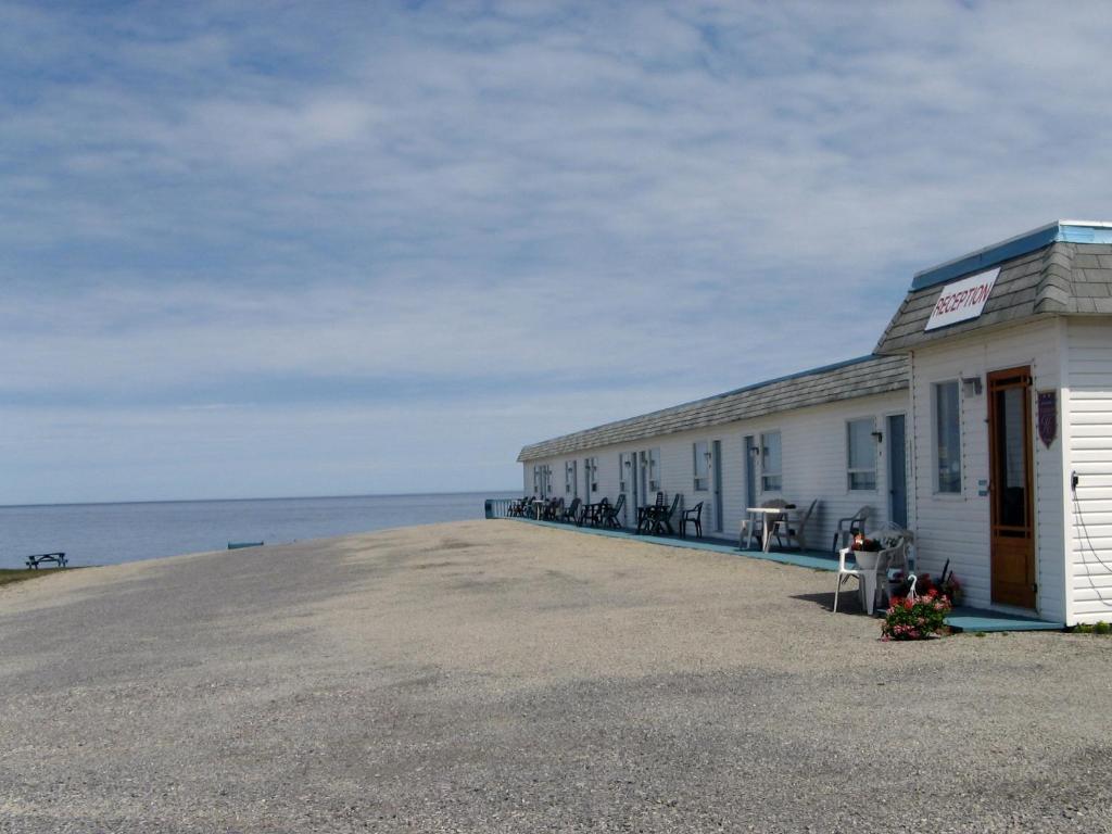 Motel Le Noroit L'Anse-au-Griffon Exterior photo