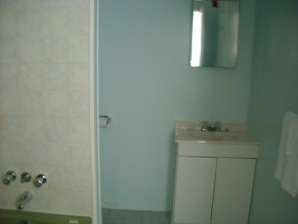 Motel Le Noroit L'Anse-au-Griffon Room photo