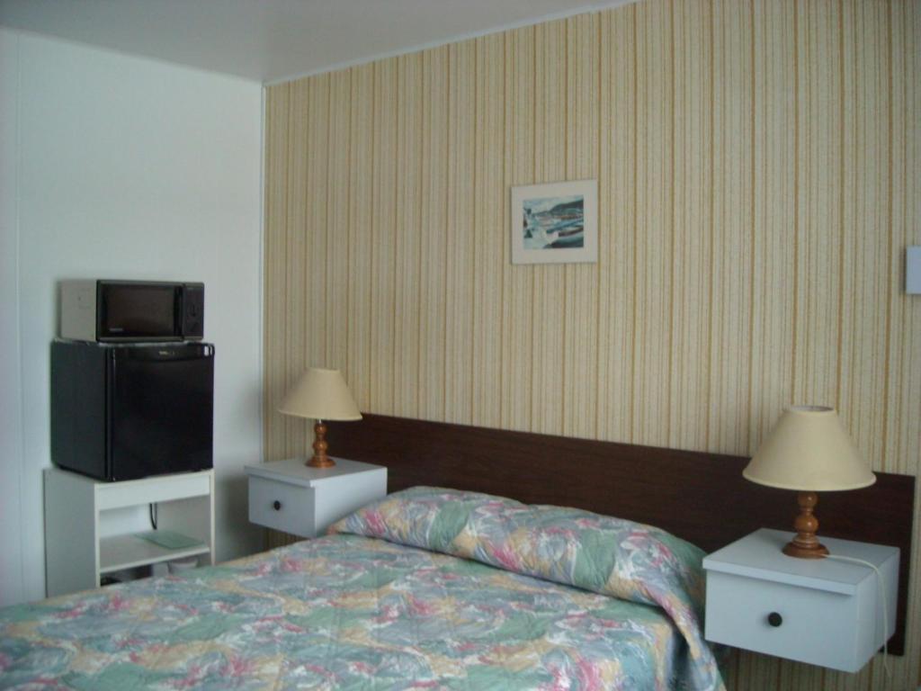 Motel Le Noroit L'Anse-au-Griffon Exterior photo