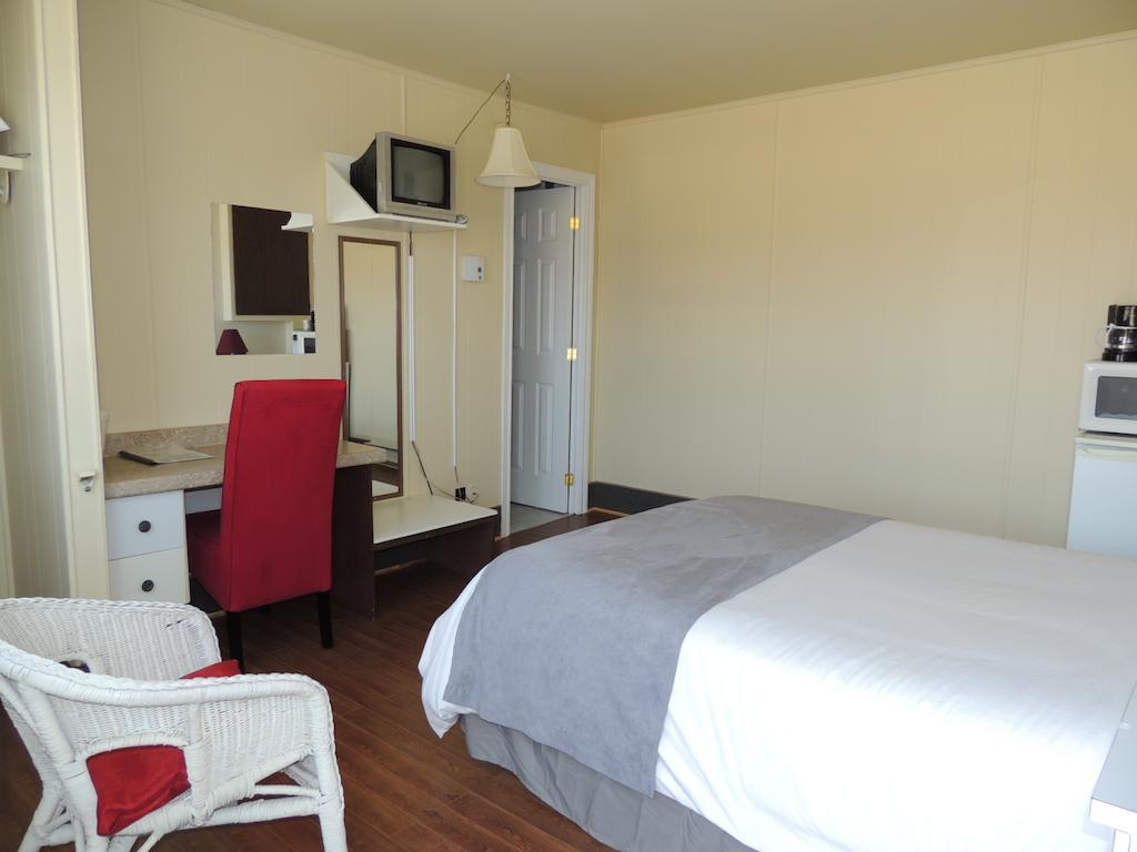 Motel Le Noroit L'Anse-au-Griffon Exterior photo