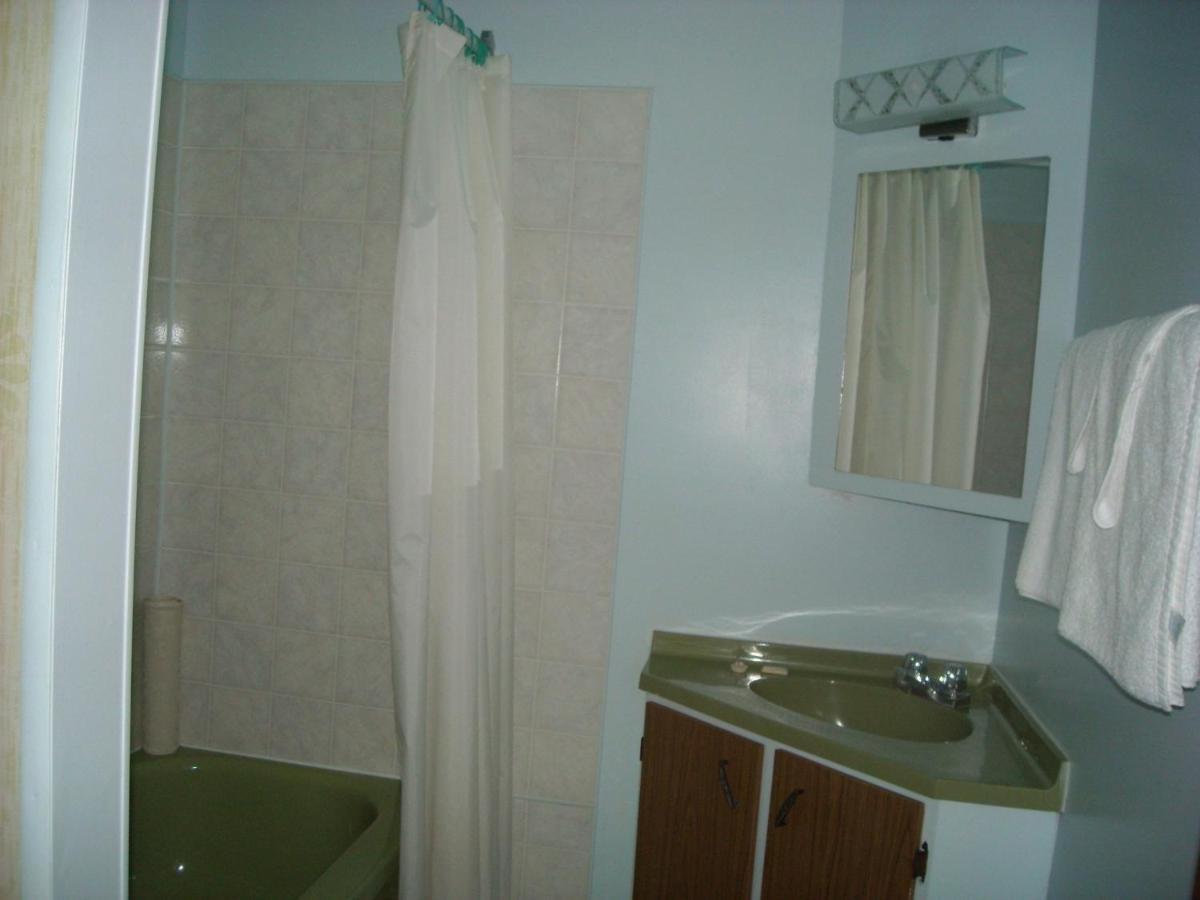 Motel Le Noroit L'Anse-au-Griffon Room photo